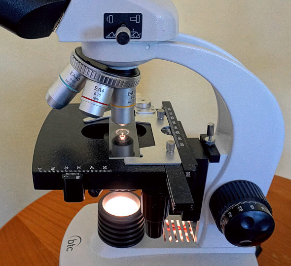 [ Trinokulares Mikroskop BTC BIM135T ]